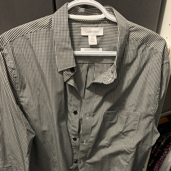 Calvin Klein long sleeve dress shirt - Picture 1 of 3